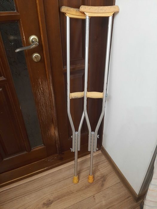 продам металические костыли