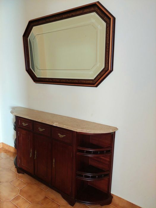 Recheio de casa, Iuminação, Mobiliario em madeira talhada, estantes