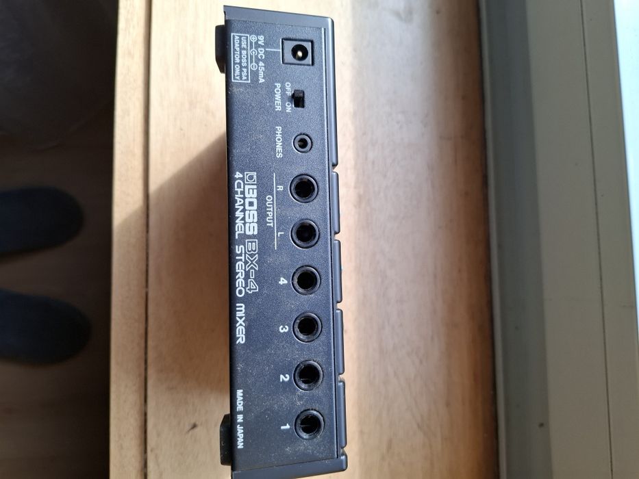 Mini mesa de mistura áudio Boss 4 canais