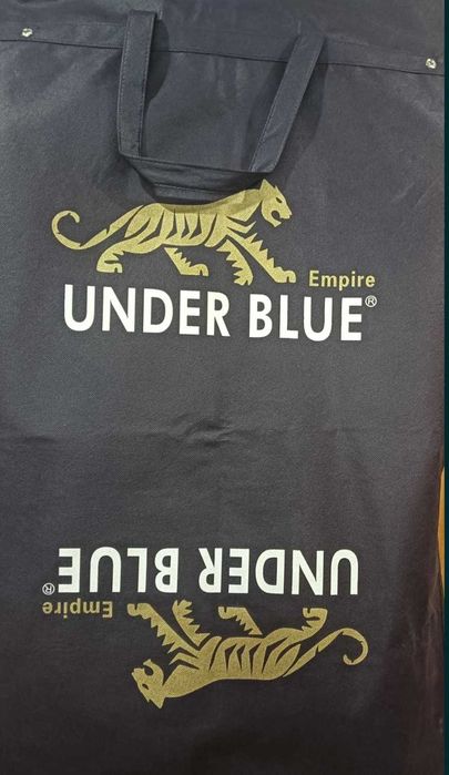 Vendo :fato cerimônia com brilho, tamanho 52 e camisa branca 46. Novos, nunca foi usados e vai também com saco .