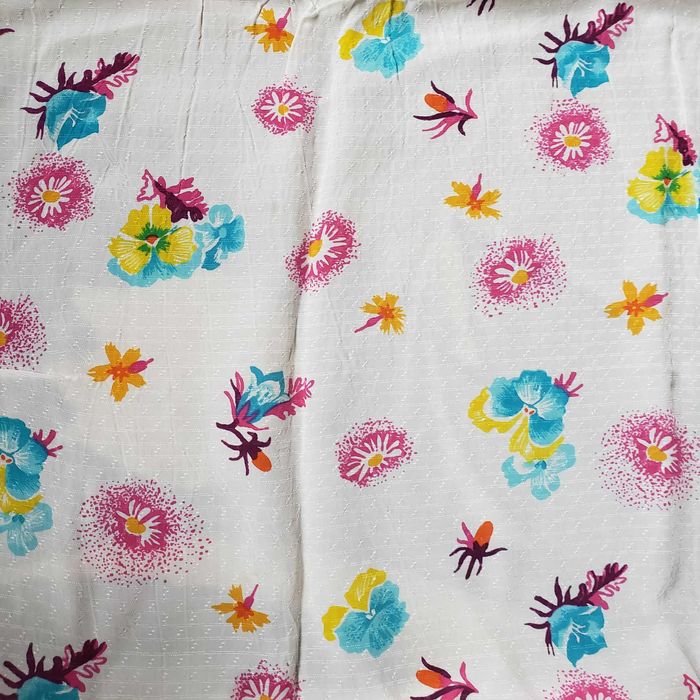 Три відрізи тканини