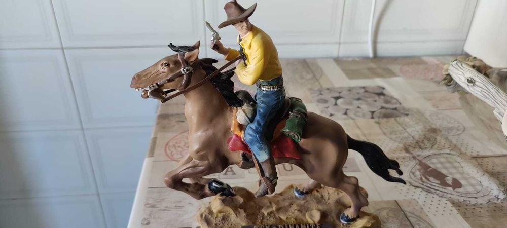Tex e Dinamite estatueta