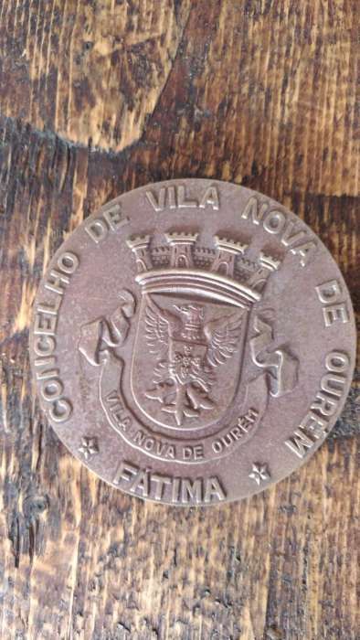 Medalhão comemorativo do Centenário dos pastorinhos