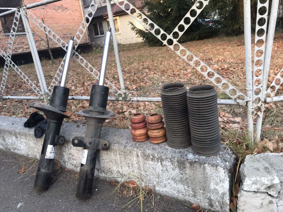 Амортизатор передний Ford Tranzit 2,2