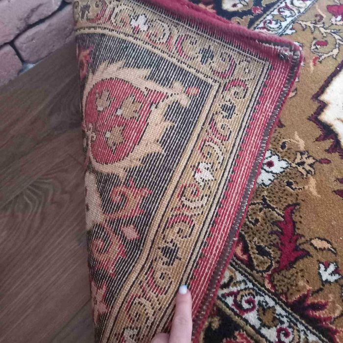 Килим 2 на 3 м .