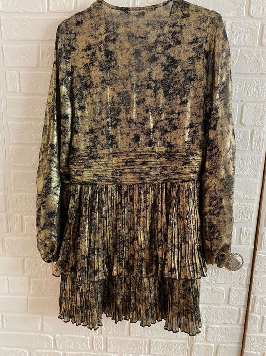 Прекрасна та стильна сукня від Zara