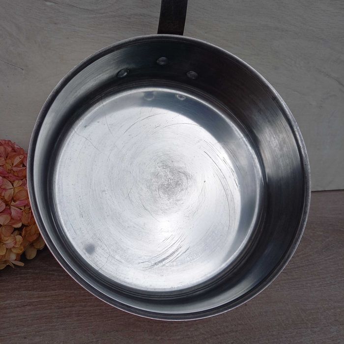 Duża miedziana głęboka patelnia poj. 2,5 litra - sygnowana