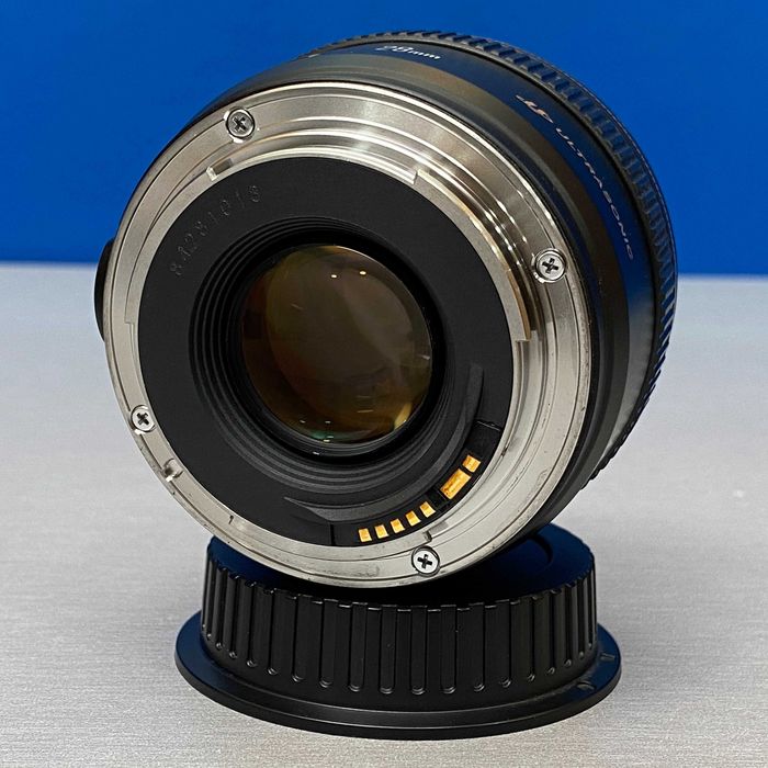 Canon EF 28mm f/1.8 USM
