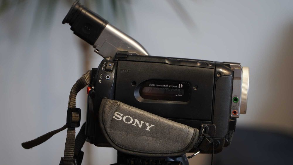 Handycam Sony Digital8 DCR-TRV110E CCD NightShot PAL/NTSC Analog playback