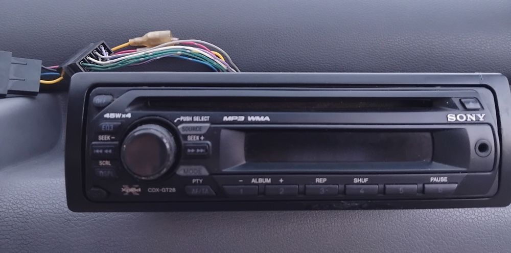Rádio Sony CDX-GT28