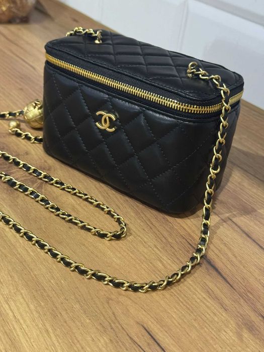 Czarna elegancka torebka – pikowany fason