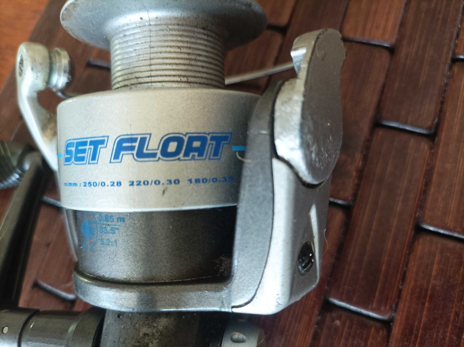 Kołowrotek wędkarski set float