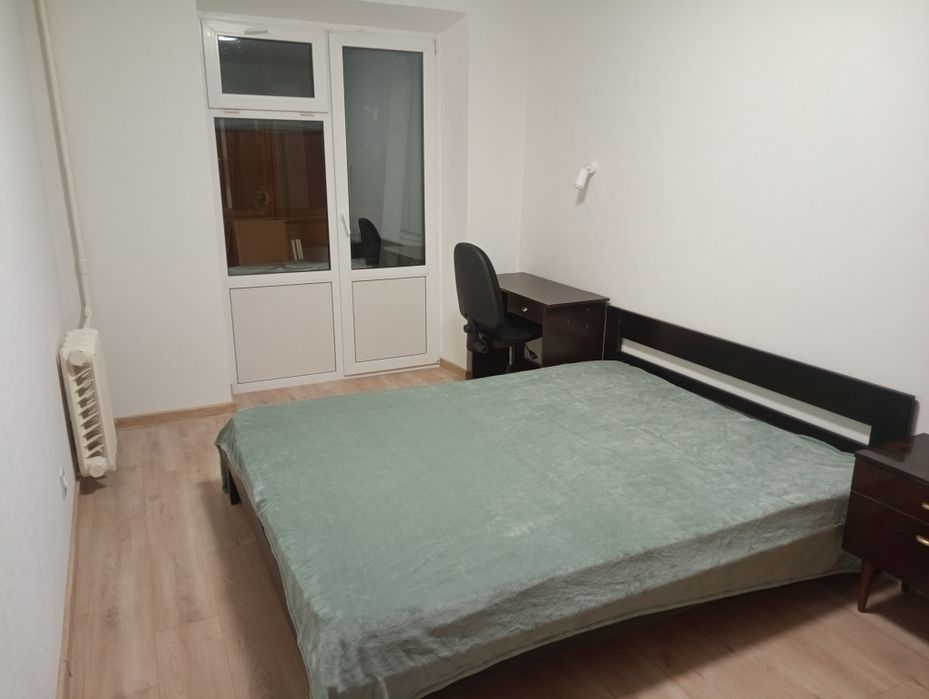 Своя  3 к. квартира  біля  м.КПі