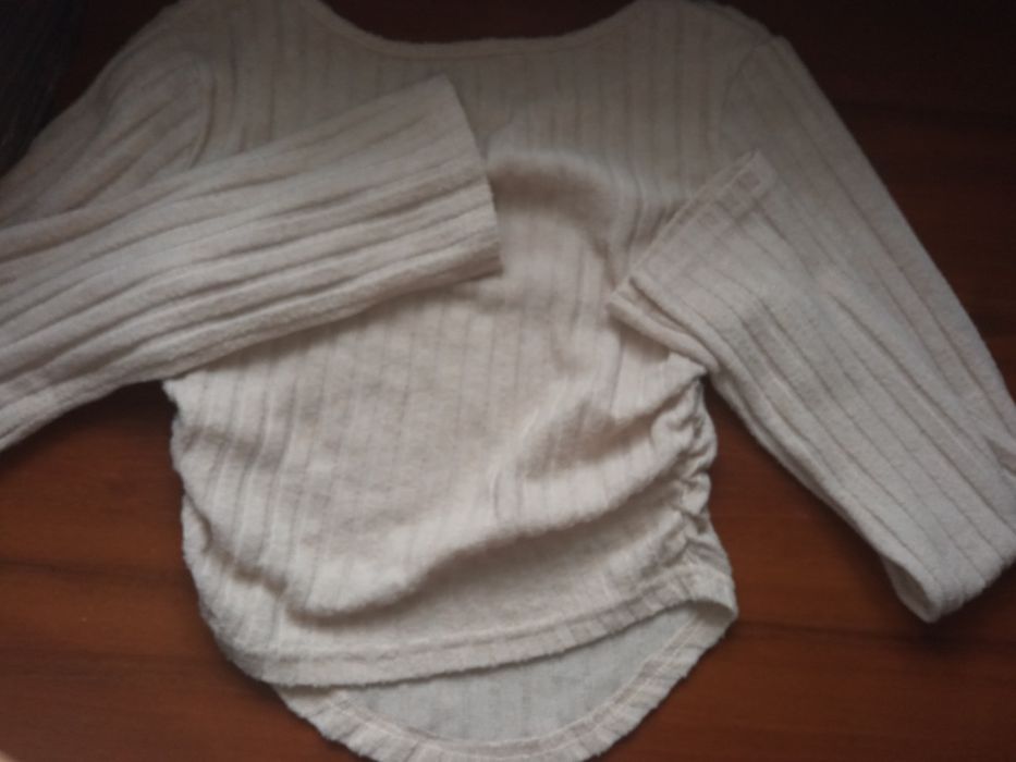 Топ із довгими рукавами