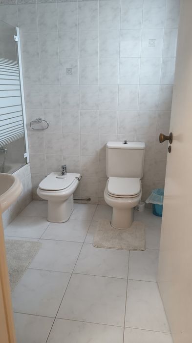 Aluga-se Quarto em Moradia
