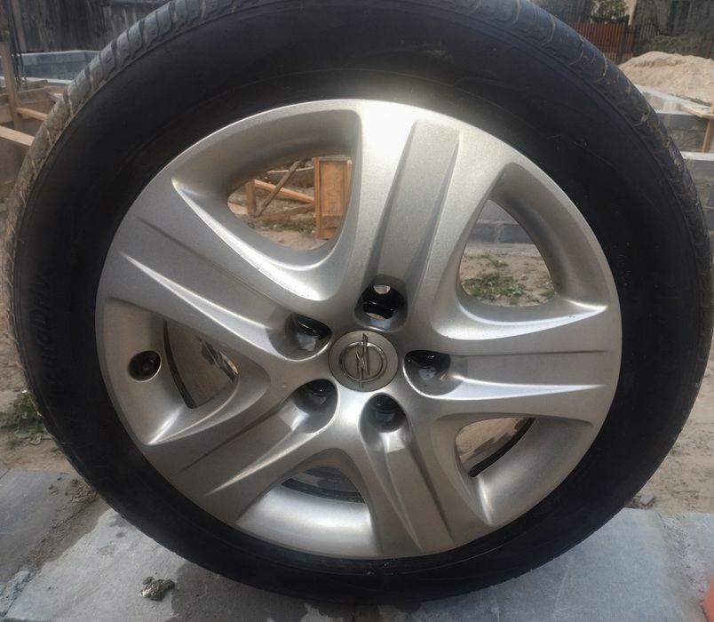 Opony r17 215/55