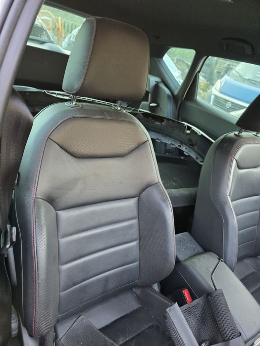 Fotele wnętrze boczki tapicerki drzwi seat ateca FR czarna skóra elek