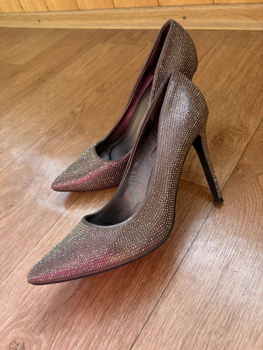 Продам туфли нарядные