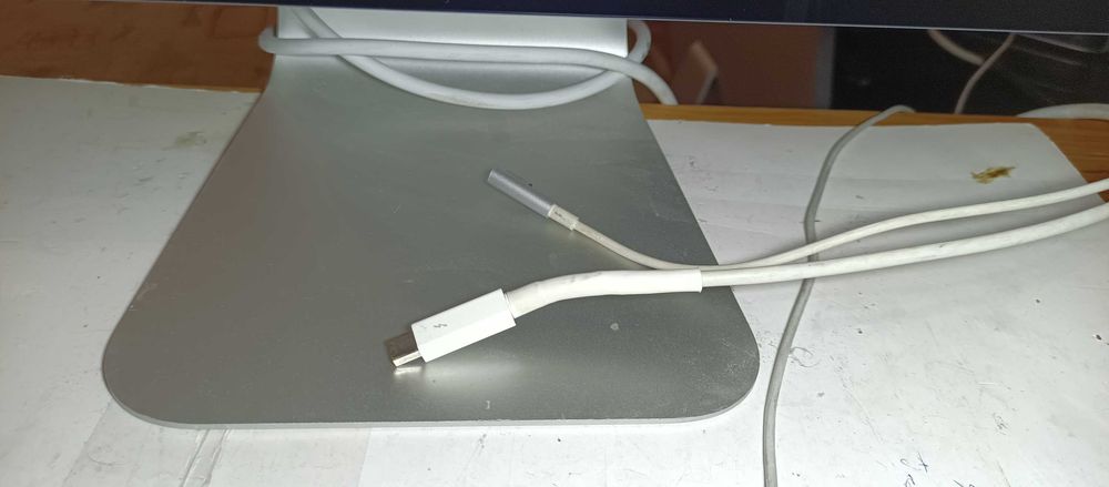 Apple thunderbolt display 27" A1407