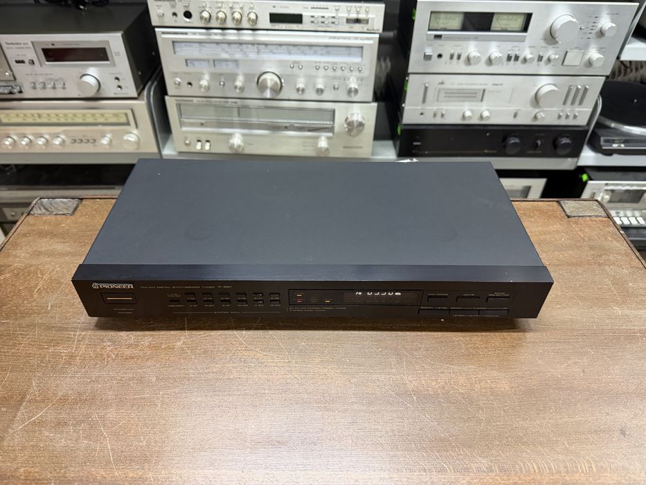 Tuner radiowy Pioneer F-551 Audio Room