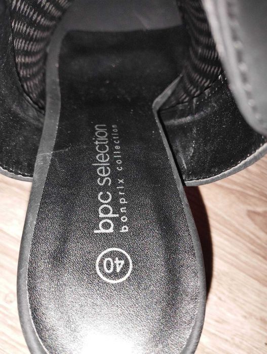 Nowe sandały ażurowe