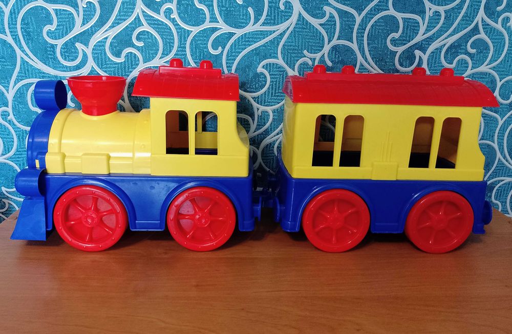 Великий іграшковий потяг