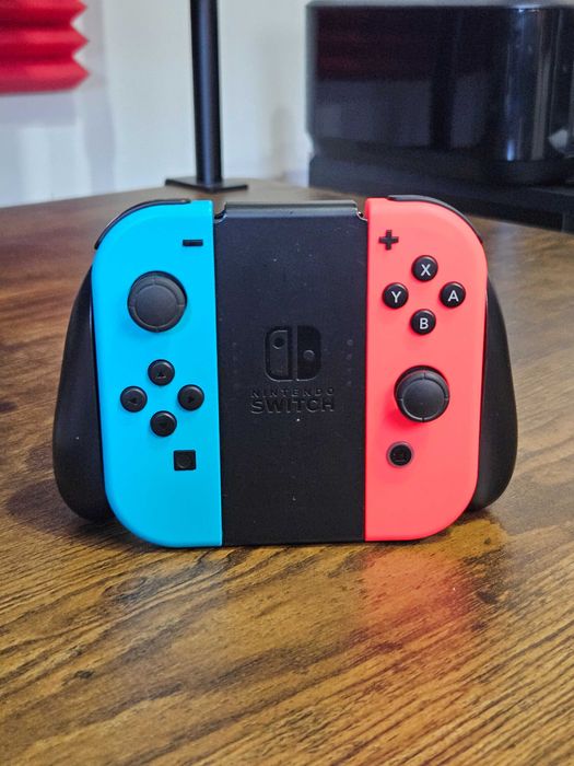 Nintendo Switch OLED Neon + nowy Mario Kart 8 Deluxe - stan niemal idealny - darmowa dostawa