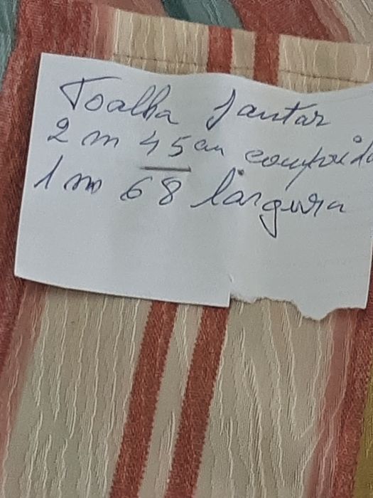 Toalha  de mesa aberta  bom tecido cores alegres