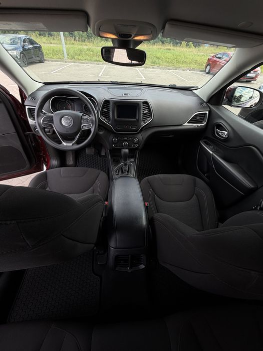 Продам авто Jeep Cherokee