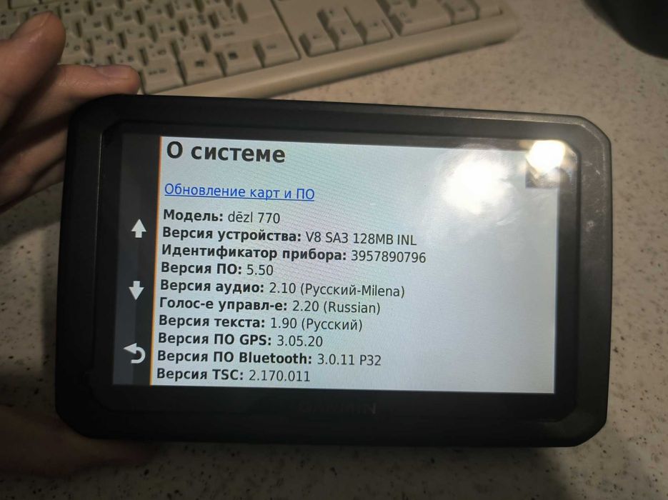 Автонавігатор з безкоштовним оновленням карт Garmin Dezl 770