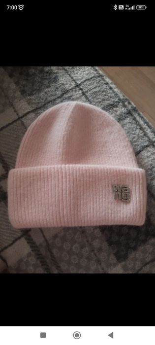 Hit Czapka beany angora włochata logo  Wang