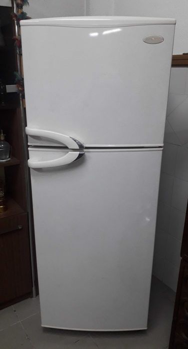 Frigorifico 2 portas marca DAEWOO no-frost