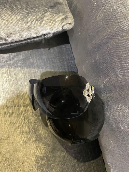Oculos de sol Bvlgari azul escuros com swarovski de lado impecaveis