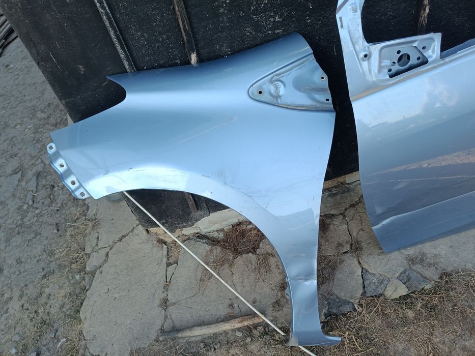 Продам двері, крило від тойьота яріс