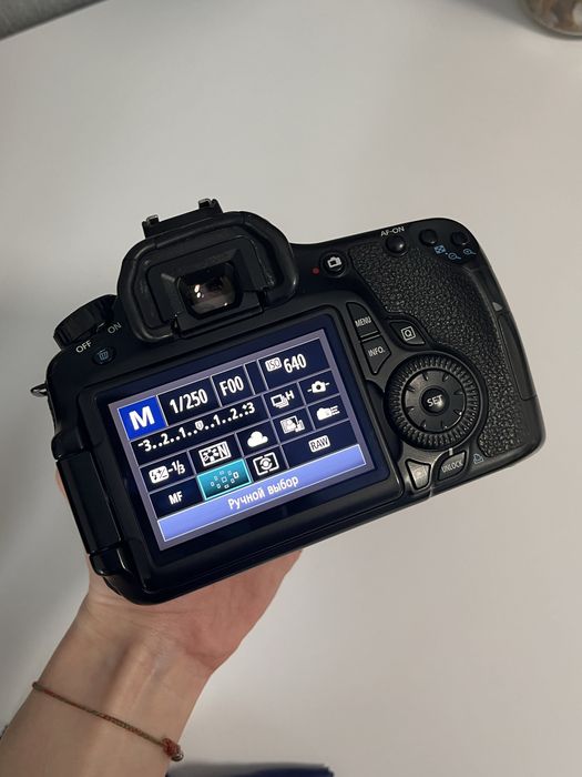 Canon EOS 60D + Canon EF 50mm 1.4