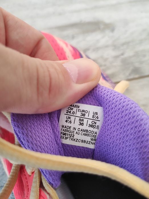 Жіночі кросівки ASICS
