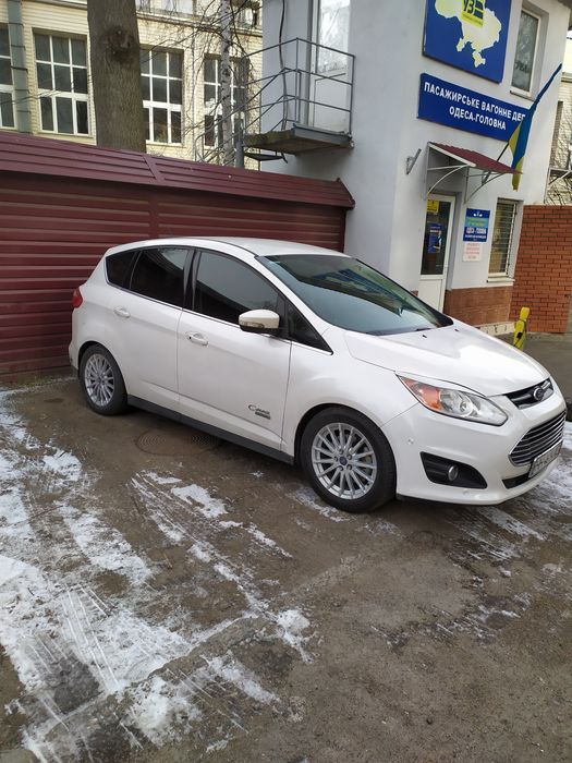 Продам форд с Макс плагин,максимальная комплектация,полный фарш первый влааделиц в Украине очень комфортный автомобиль полностью обслуженый сел поехал и приехал ,хороший торг