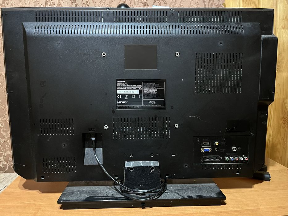 телевізор Toshiba 32EL833G.