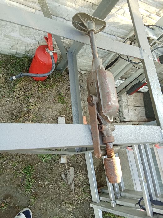 Stara wiertarka ręczna