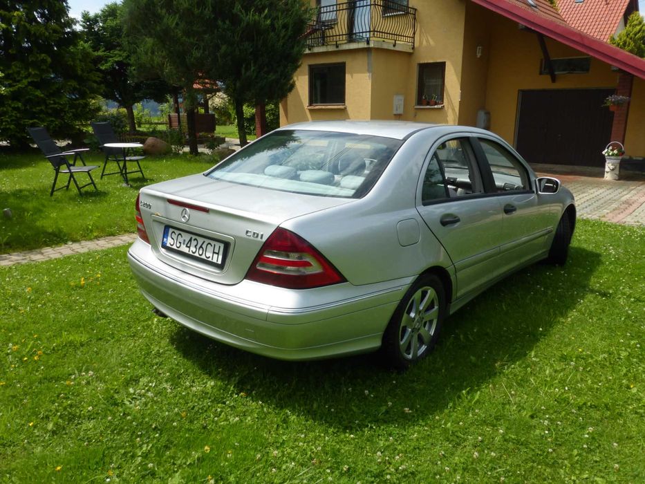 Mercedes W203, sedan