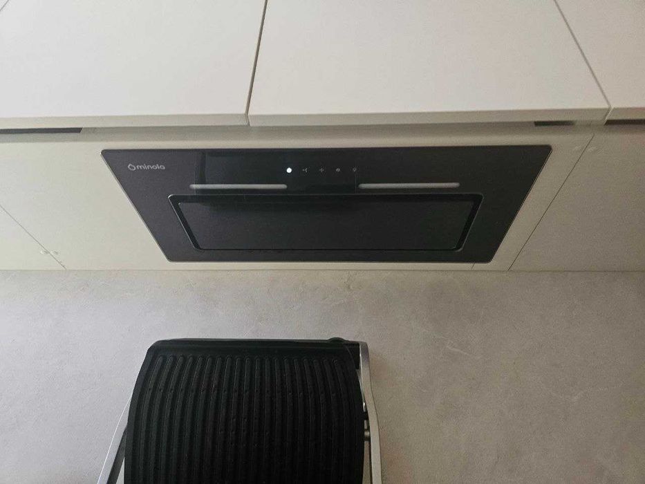 Вытяжки встроены с сенсорным управлением Minola Ventolux