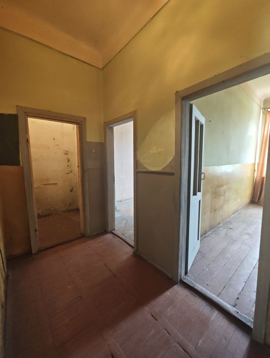 Продаж 2к квартири в Брюховичах з земельною ділянкою 1.7сот