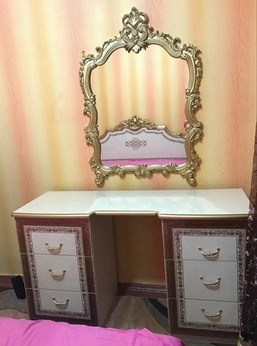 Продам туалетний стіл 11000грн.