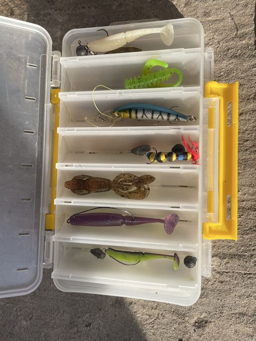 Продам риболовний комплект. Все що на фото спінінг.