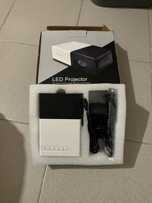 Vendo led projetor novo na caixa.