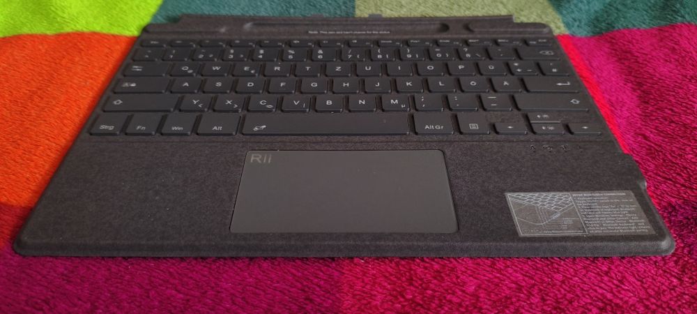 Rii SF108 Teclado Sem Fio Bluetooth Magnético para Microsoft Surface Pro Signature, (Surface Pro 8/9/X) - novo nunca usado