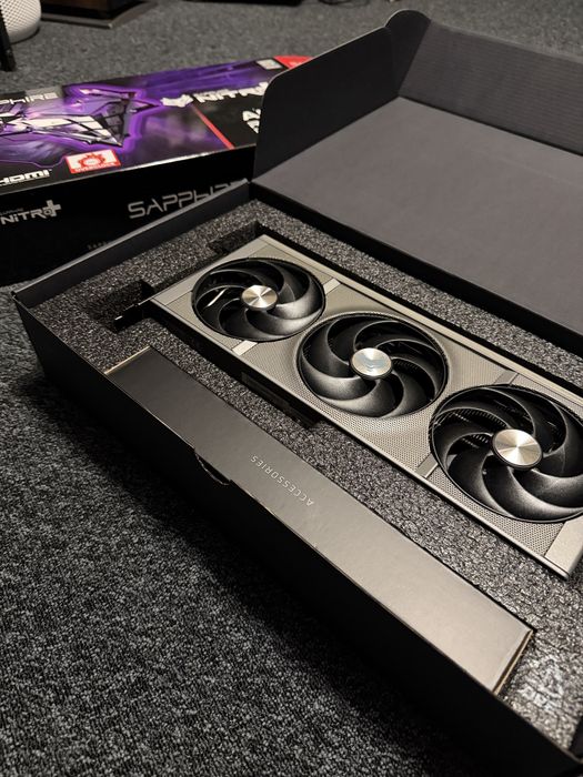 AMD Radeon  RX9070 Sapphire Nitro+