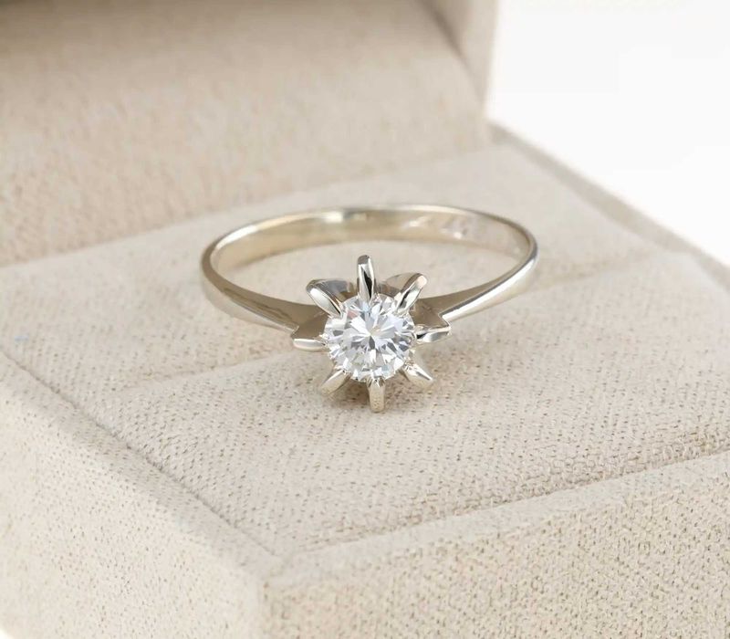 Pierścionek z brylantem 0,51 ct idealny na zaręczyny – 14K -Złoty Irys