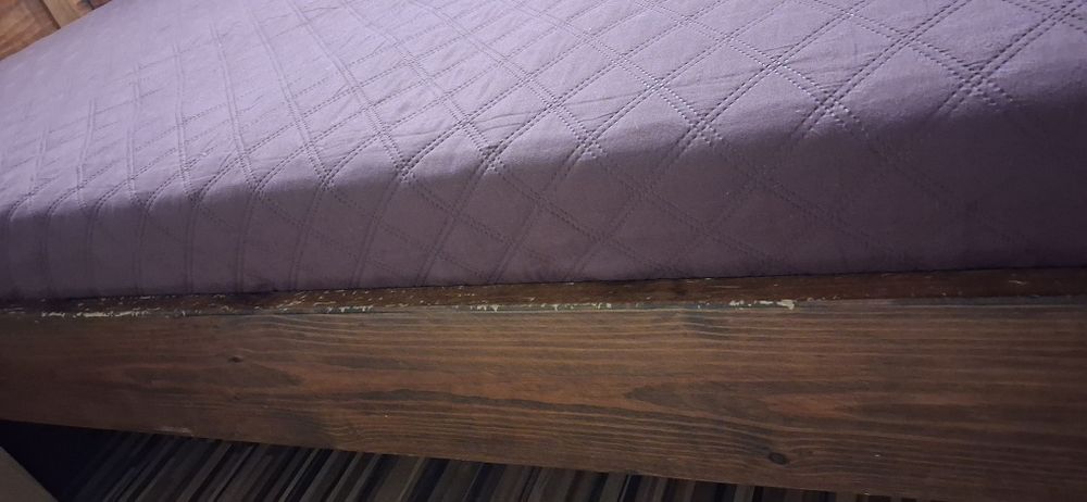 Drewniane masywne łóżko 140x200