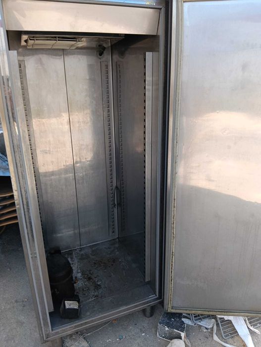 Frigorífico profissional vertical de 600–700 L Boppas usado